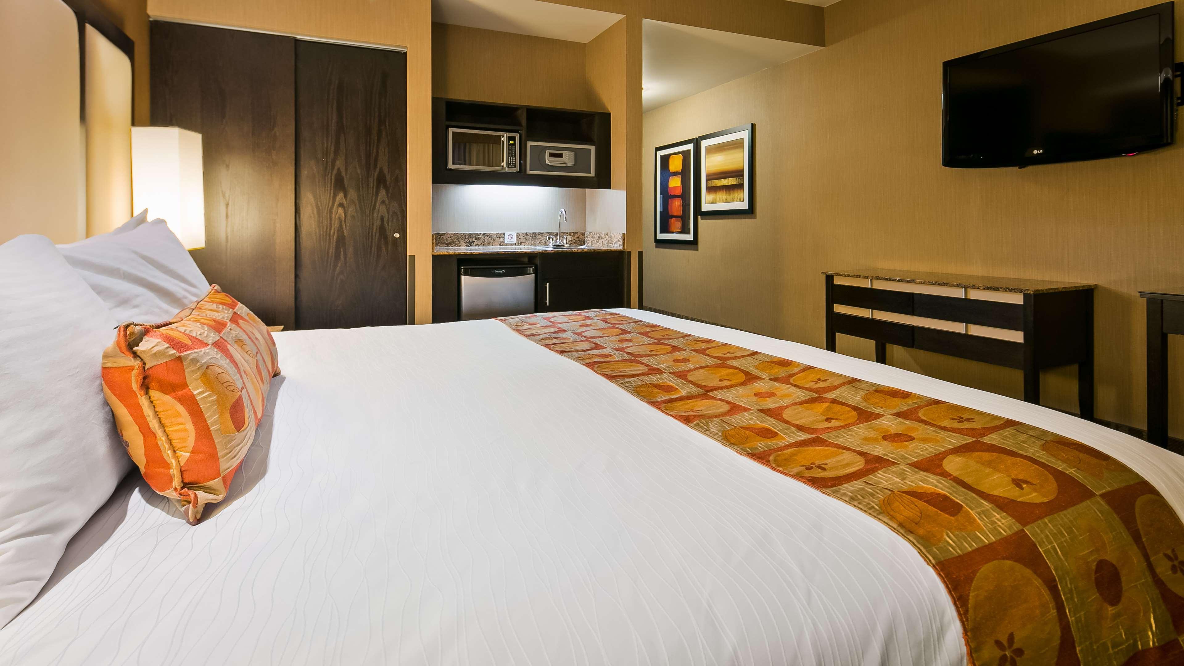 Best Western Premier Freeport Inn Calgary Airport Екстериор снимка