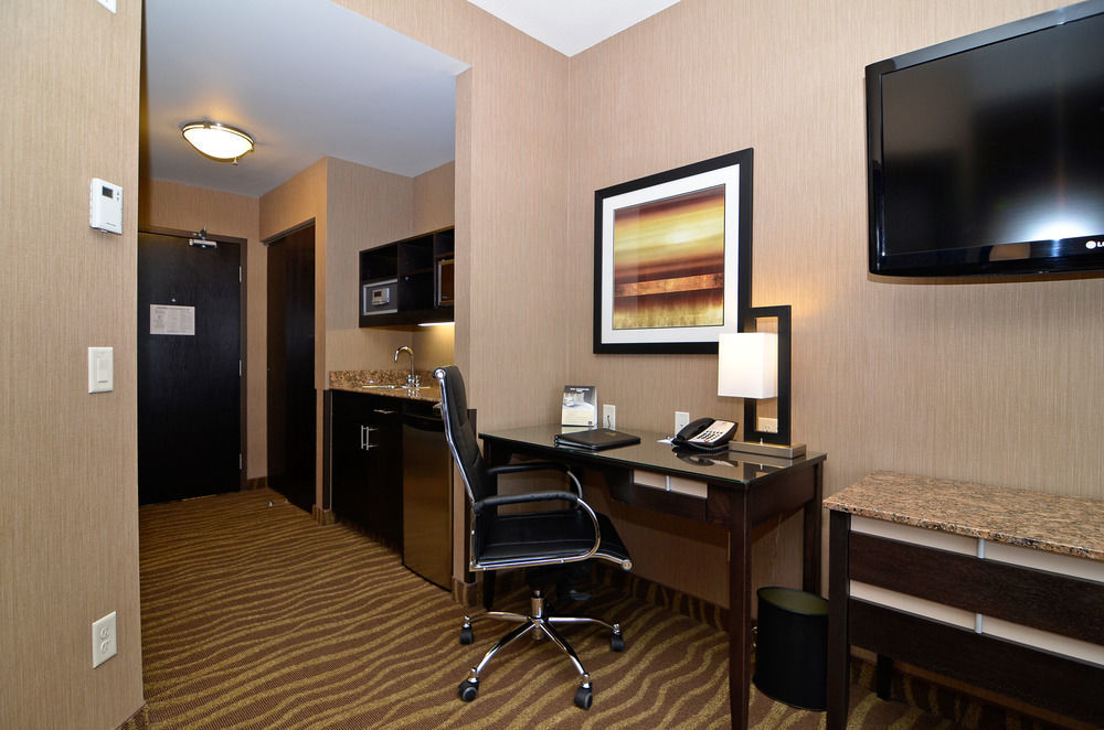 Best Western Premier Freeport Inn Calgary Airport Екстериор снимка